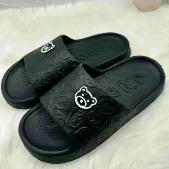 Woman’s Open Toe Breathable House/Pool Bear Design Slippers SIZE 7.5-8 - Picture 5 of 7